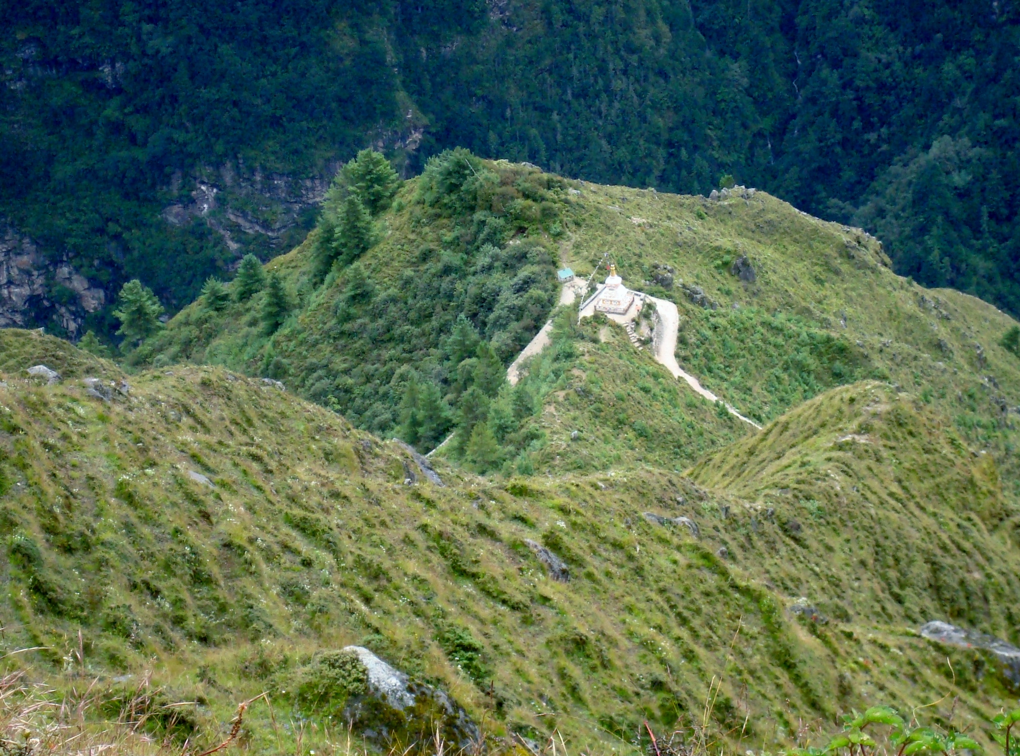 Stupa on the route to Thengbouche